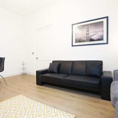 Stunning Modern 3 Bedroom Apartment เอดินบะระ ภายนอก รูปภาพ