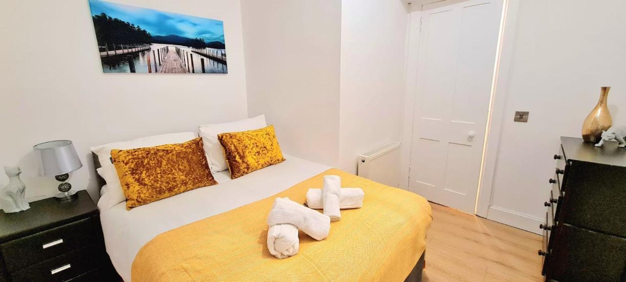 Stunning Modern 3 Bedroom Apartment เอดินบะระ ภายนอก รูปภาพ