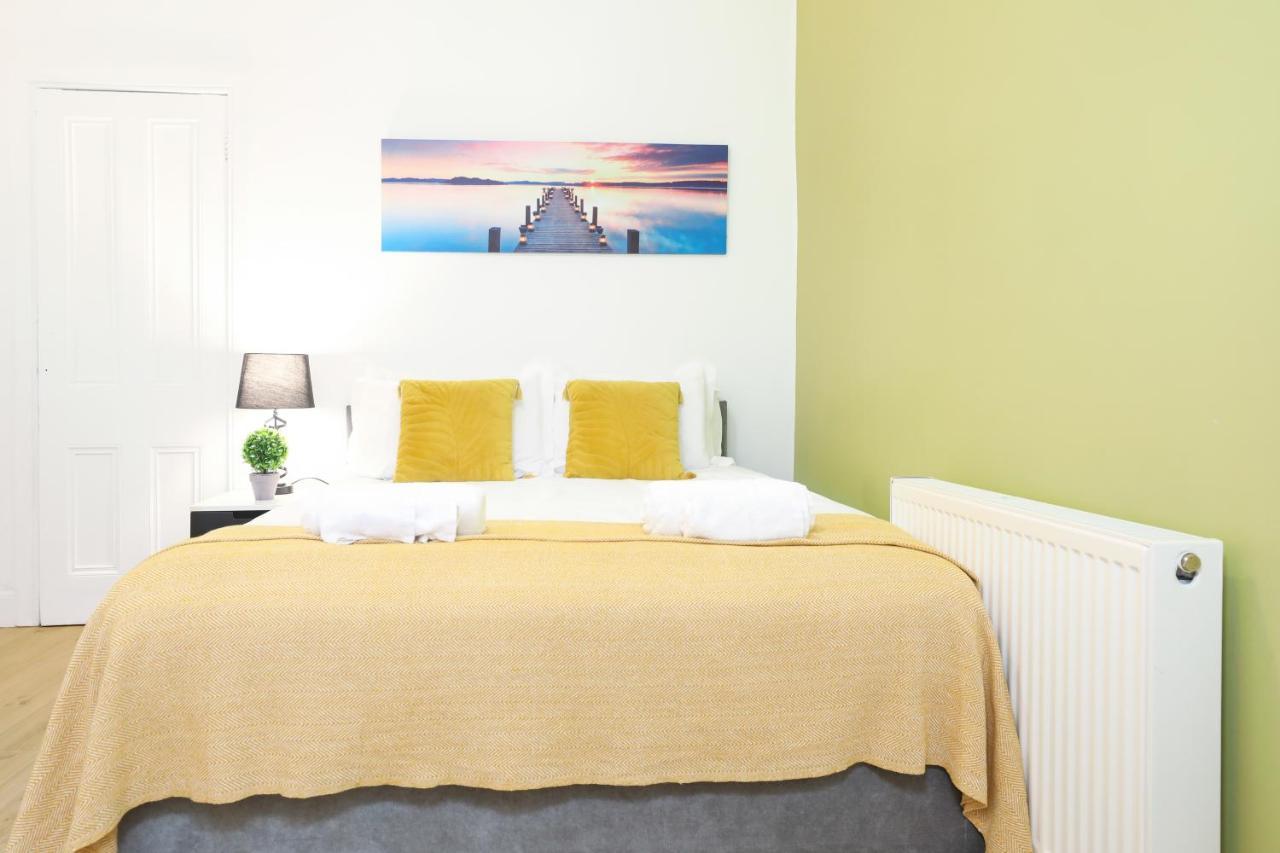 Stunning Modern 3 Bedroom Apartment เอดินบะระ ภายนอก รูปภาพ