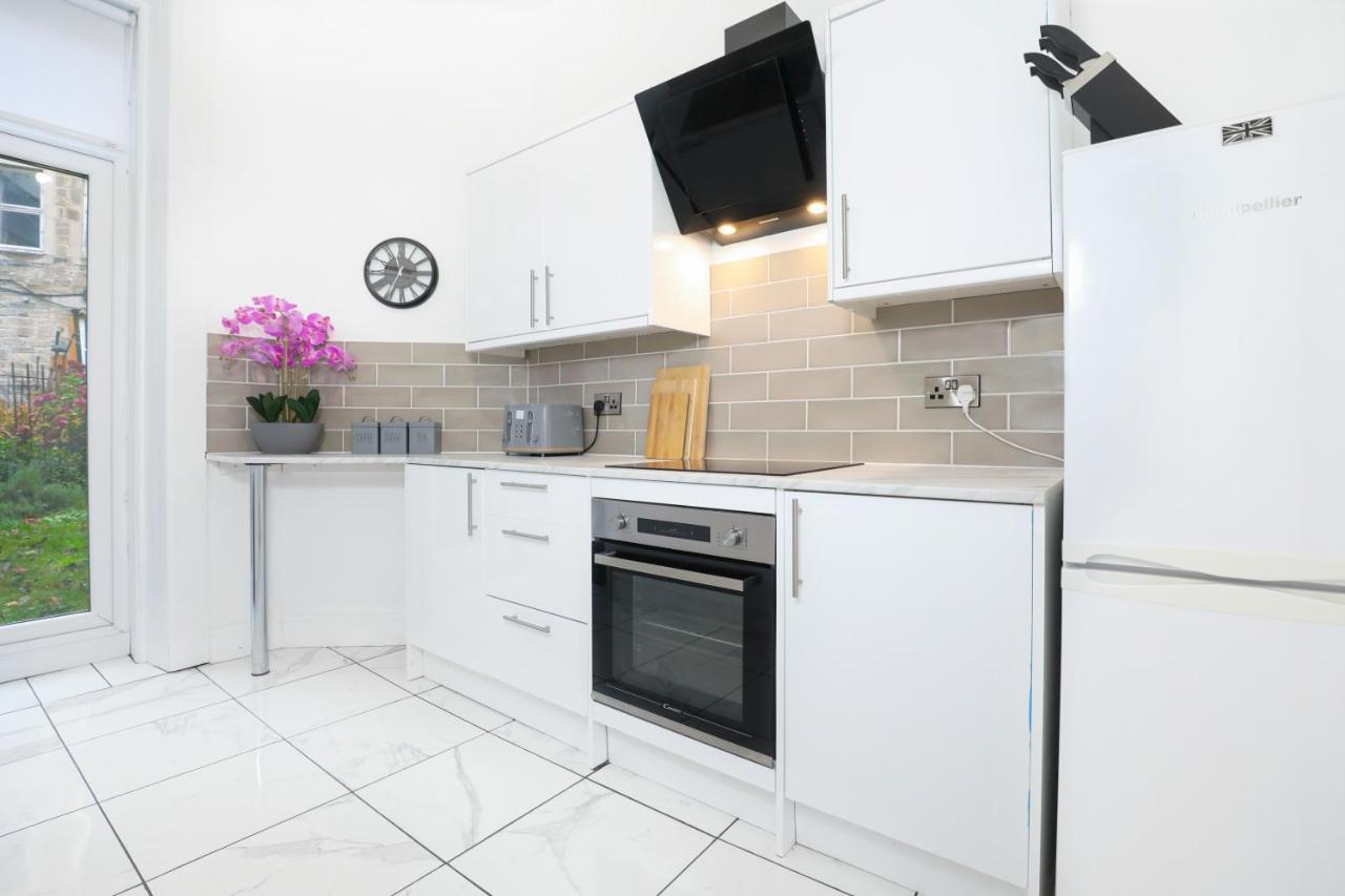 Stunning Modern 3 Bedroom Apartment เอดินบะระ ภายนอก รูปภาพ