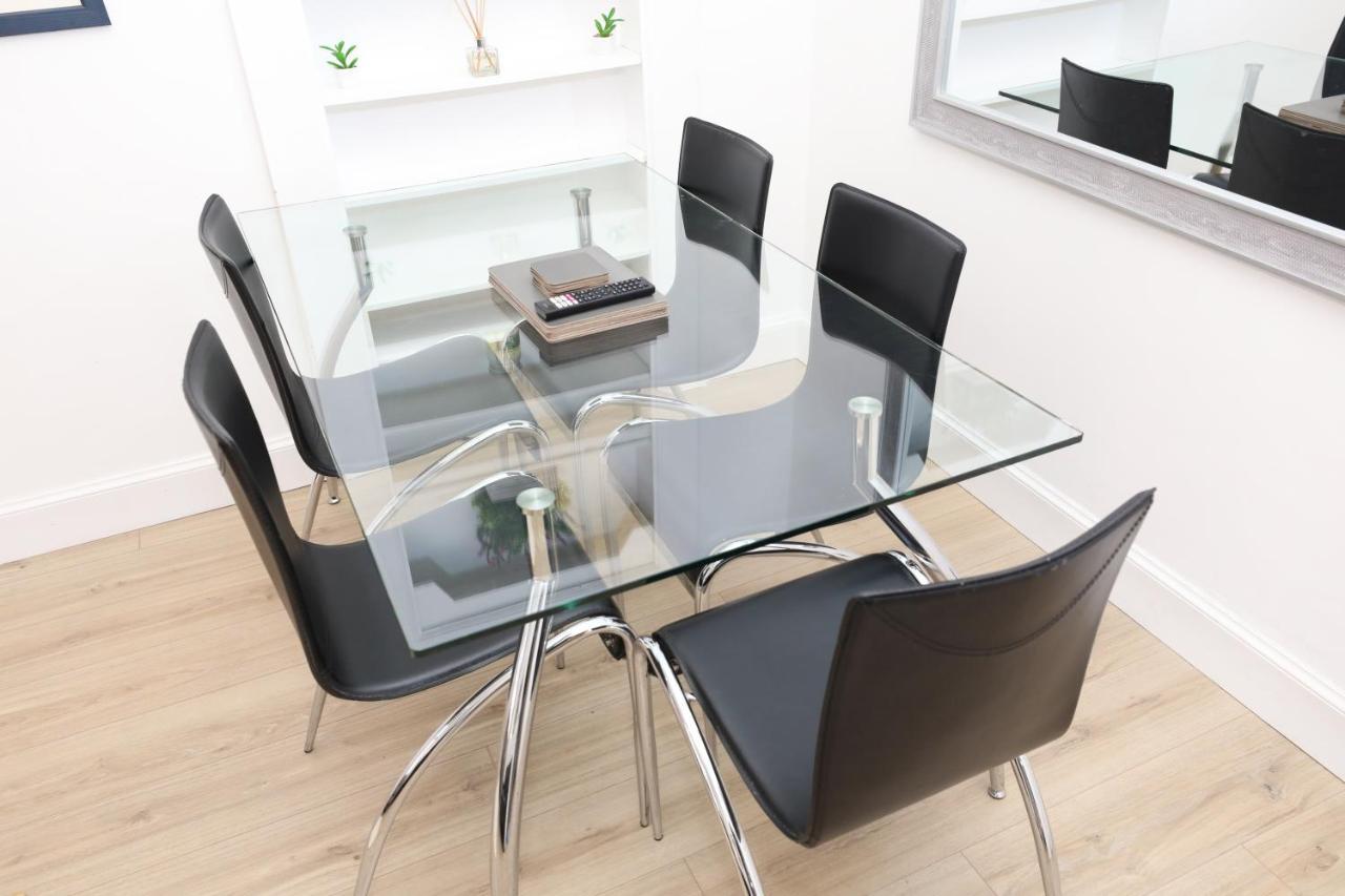 Stunning Modern 3 Bedroom Apartment เอดินบะระ ภายนอก รูปภาพ
