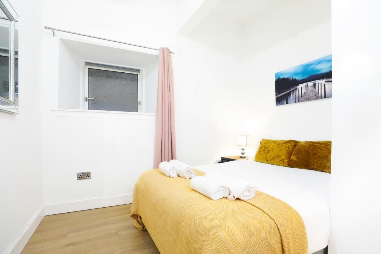 Stunning Modern 3 Bedroom Apartment เอดินบะระ ภายนอก รูปภาพ
