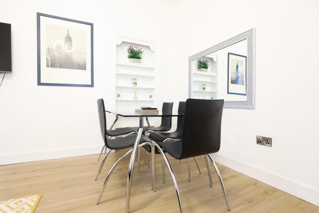 Stunning Modern 3 Bedroom Apartment เอดินบะระ ภายนอก รูปภาพ