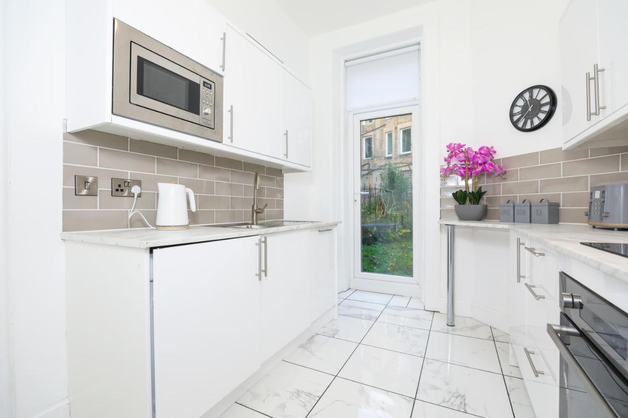 Stunning Modern 3 Bedroom Apartment เอดินบะระ ภายนอก รูปภาพ