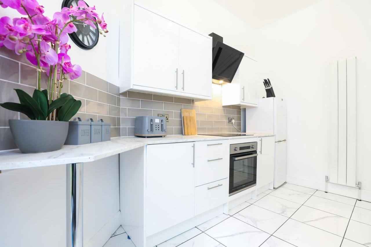 Stunning Modern 3 Bedroom Apartment เอดินบะระ ภายนอก รูปภาพ