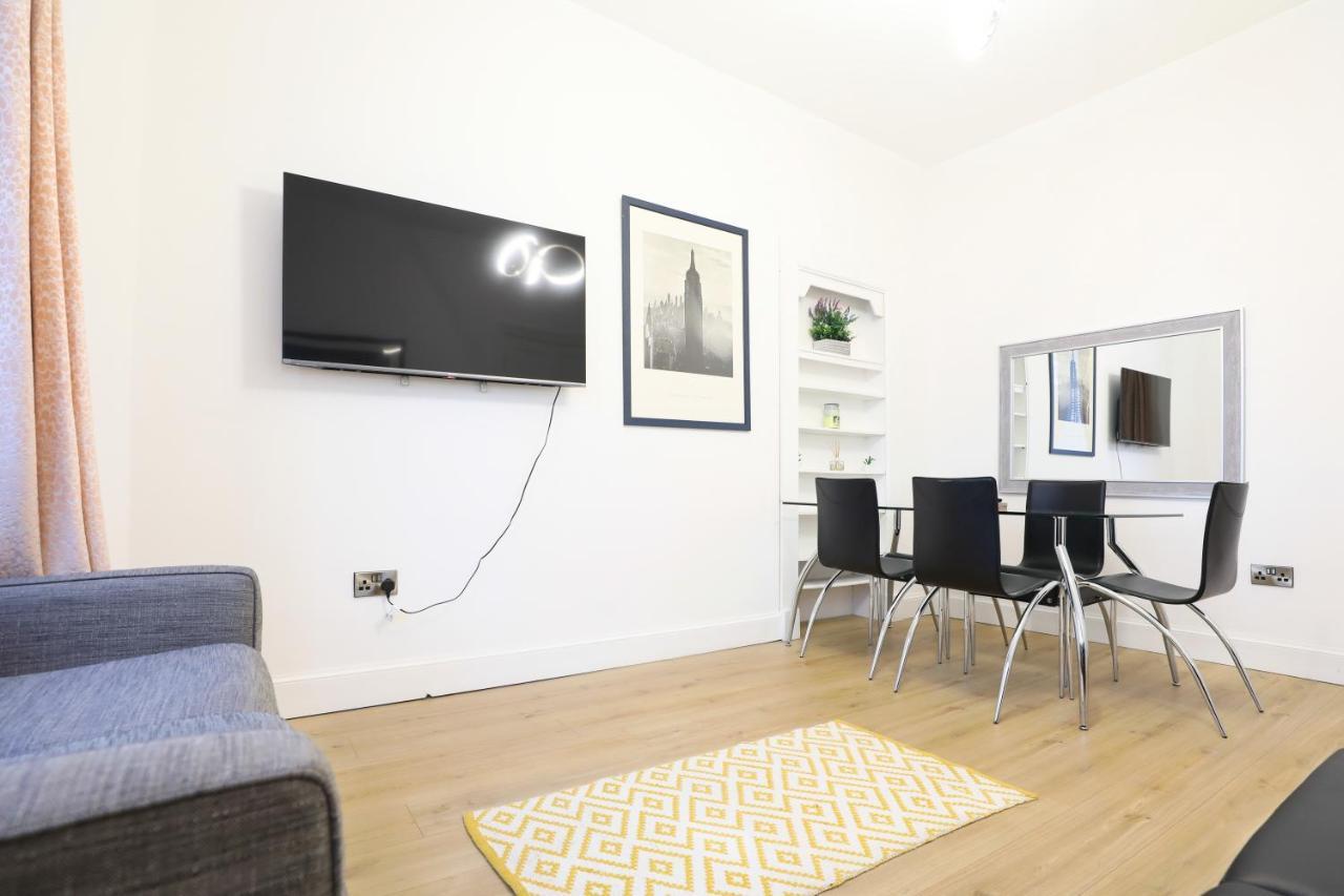 Stunning Modern 3 Bedroom Apartment เอดินบะระ ภายนอก รูปภาพ