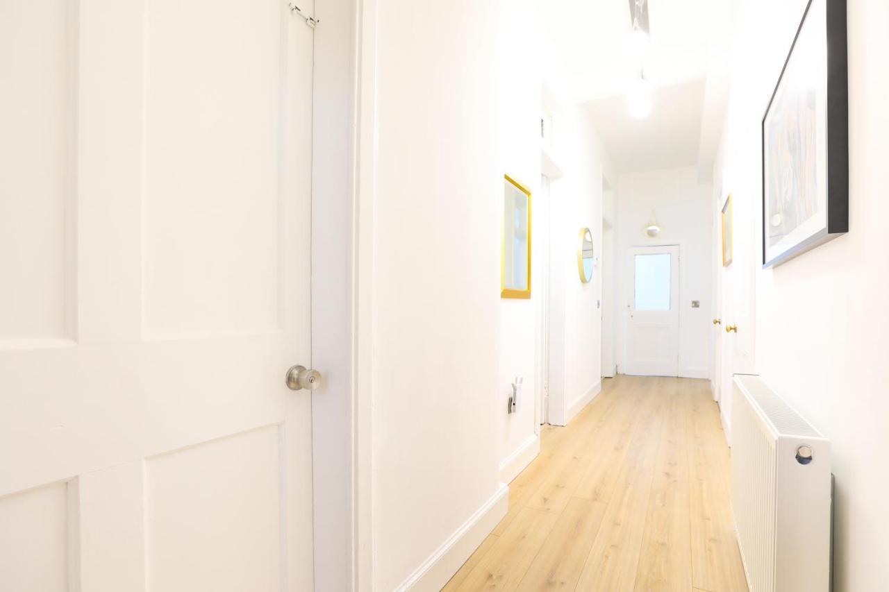 Stunning Modern 3 Bedroom Apartment เอดินบะระ ภายนอก รูปภาพ