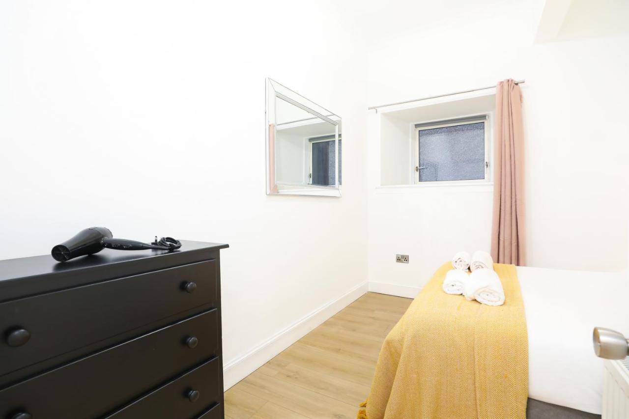 Stunning Modern 3 Bedroom Apartment เอดินบะระ ภายนอก รูปภาพ
