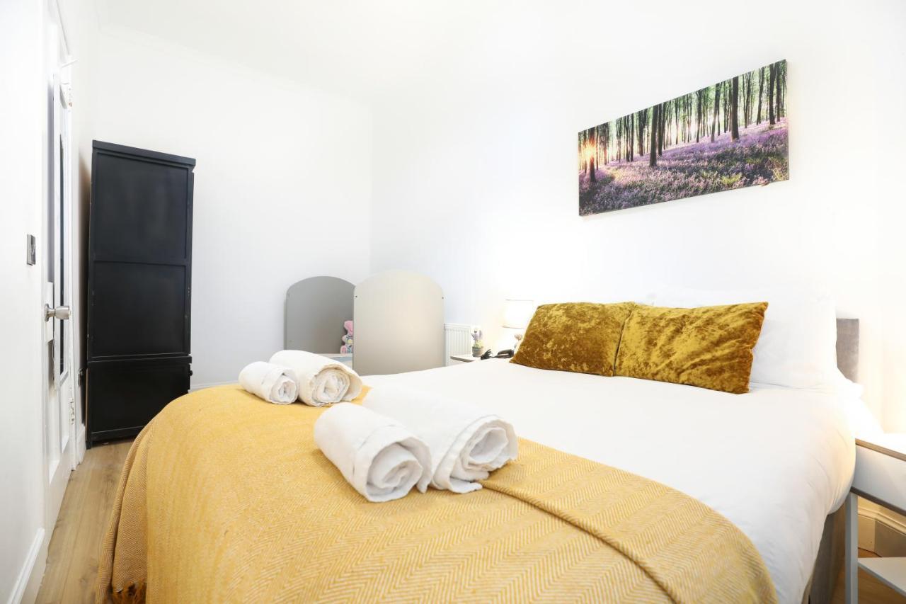 Stunning Modern 3 Bedroom Apartment เอดินบะระ ภายนอก รูปภาพ