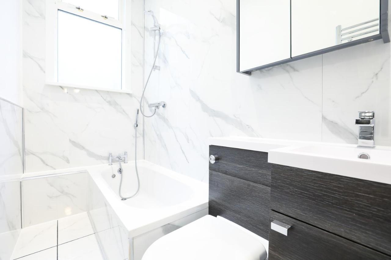 Stunning Modern 3 Bedroom Apartment เอดินบะระ ภายนอก รูปภาพ