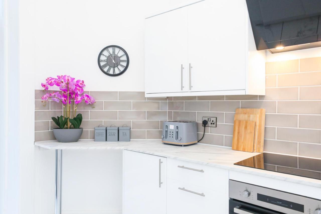 Stunning Modern 3 Bedroom Apartment เอดินบะระ ภายนอก รูปภาพ