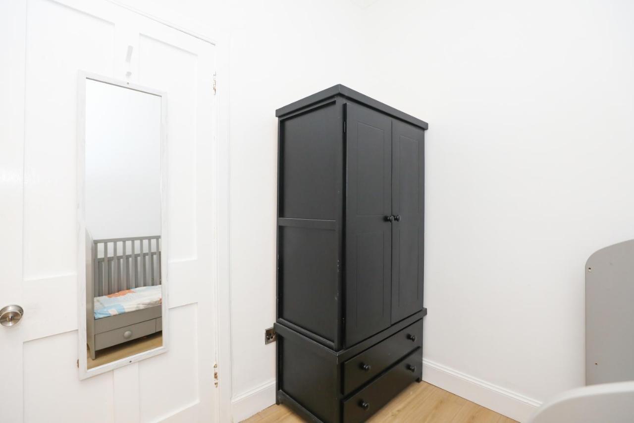 Stunning Modern 3 Bedroom Apartment เอดินบะระ ภายนอก รูปภาพ